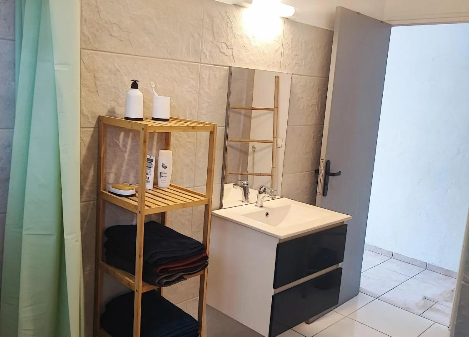 Holiday home Maison Familiale Jeanne Le Moule Location Saisonniere 4 - 7 Pers